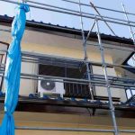 屋根塗装で足場なしは違法？足場が必要な理由と費用の相場について
