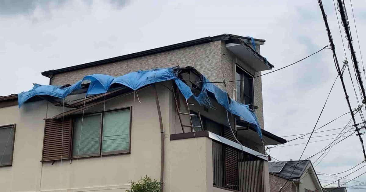 台風に強い屋根の材質や形状は？災害を防ぐための対策