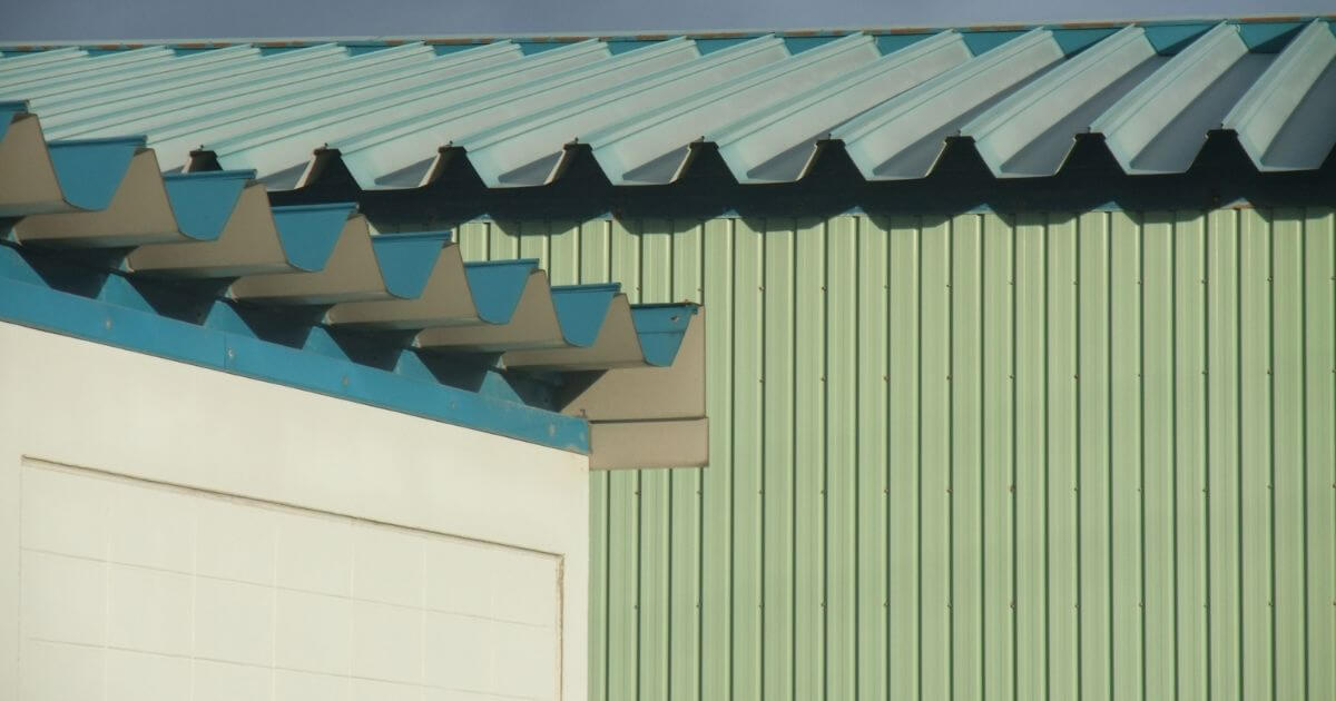 物置の屋根塗装をすべきサインとDIYの手順、費用相場、注意点を解説